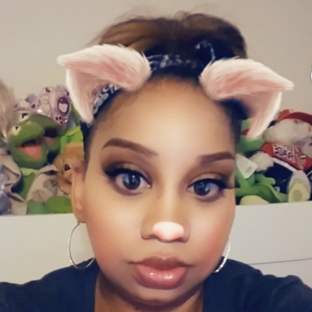 Meet your Posher, Monique